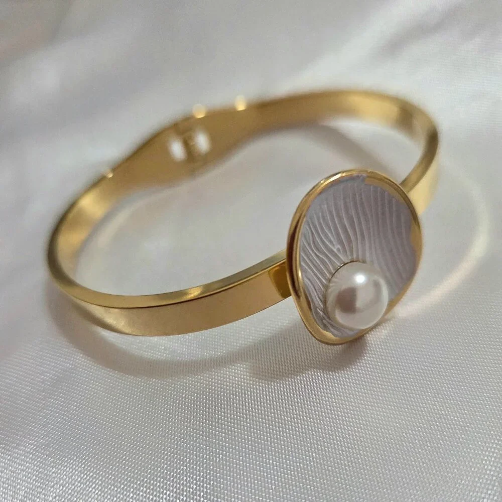18K Gold Plated Stainless Steel Shell Pearl Bracelet Jewelry Gift